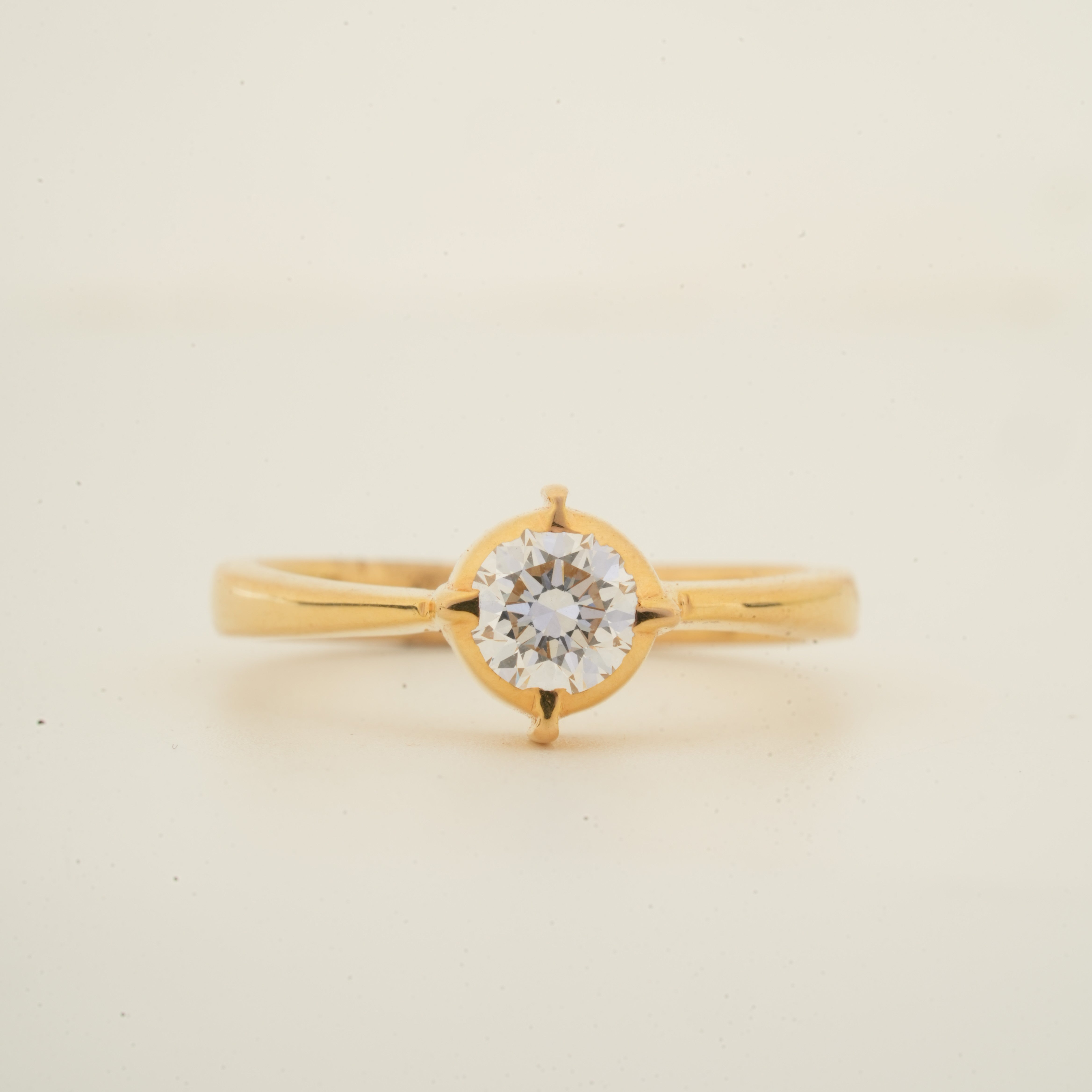 Round brilliant lab grown diamond solitaire engagement ring with semi-bezel four-prong setting in yellow gold by Glora Diamonds