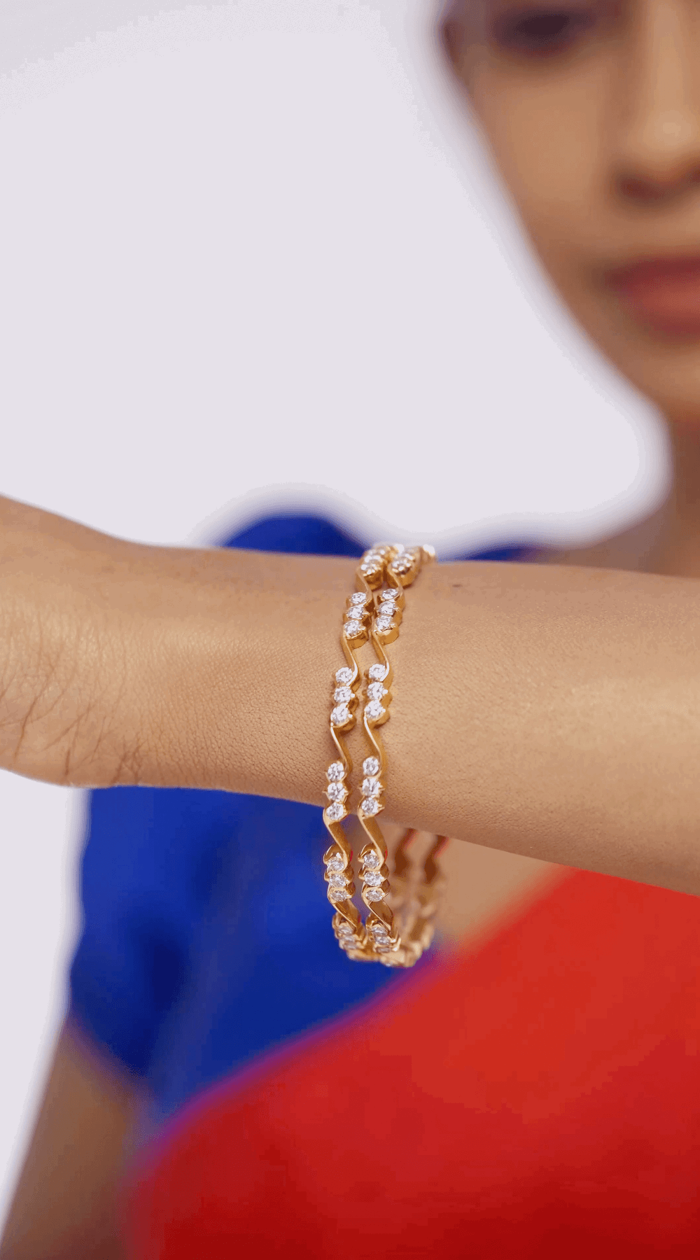 Oviyam Closed Setting Bangle