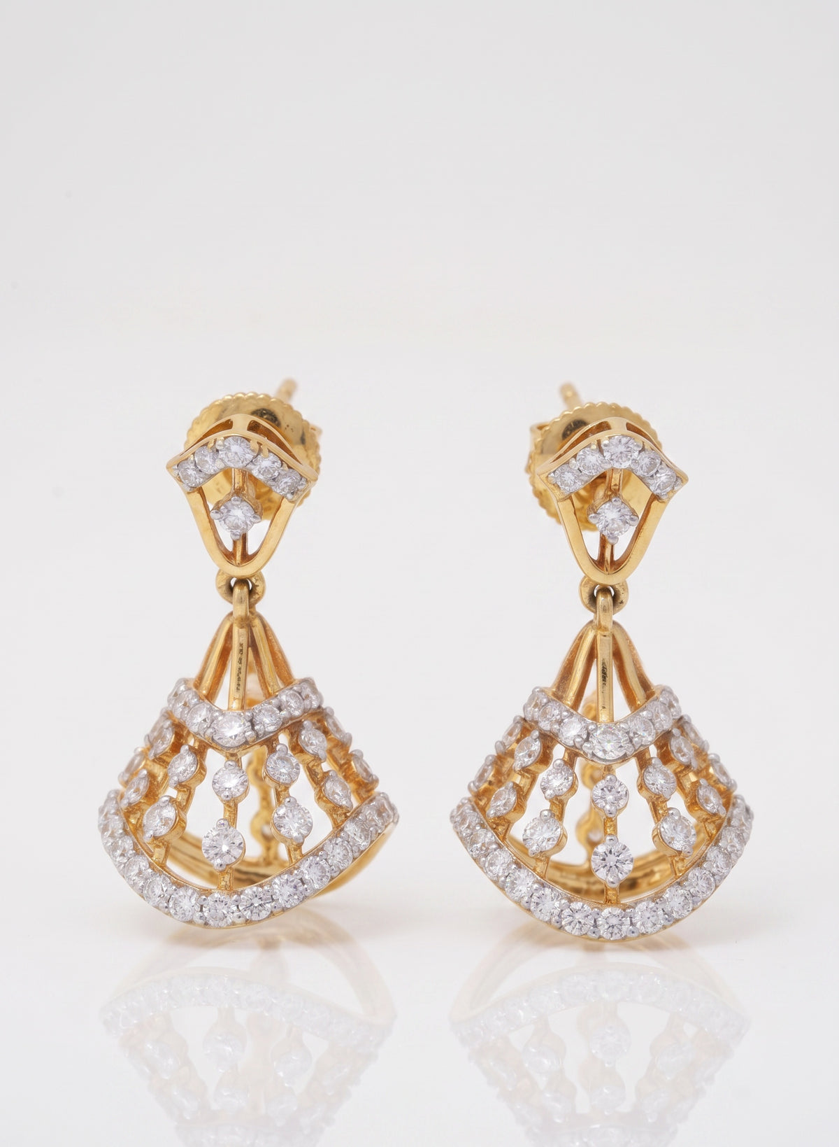 Chavrithea 9KT Gold Diamond Fan Drop Earrings – product image 4