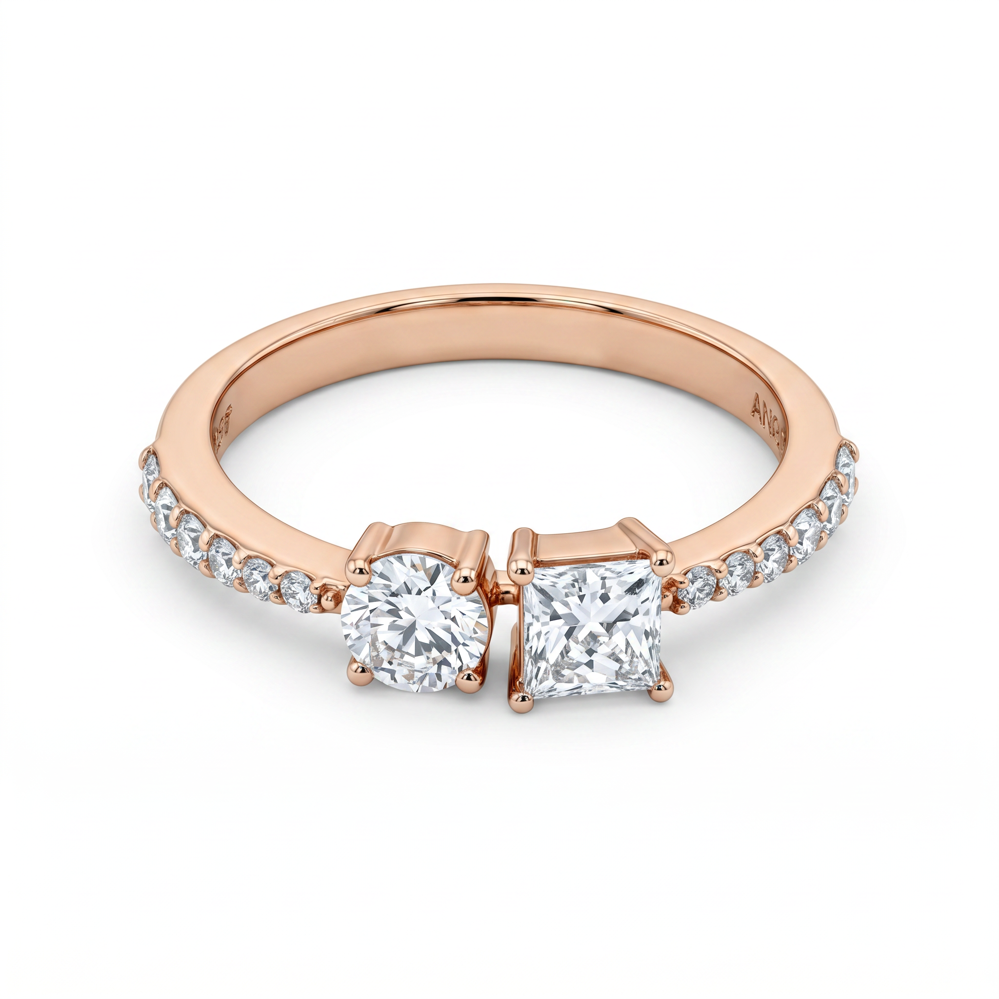 Princess and Round Brilliant Diamond Toi et Moi Ring