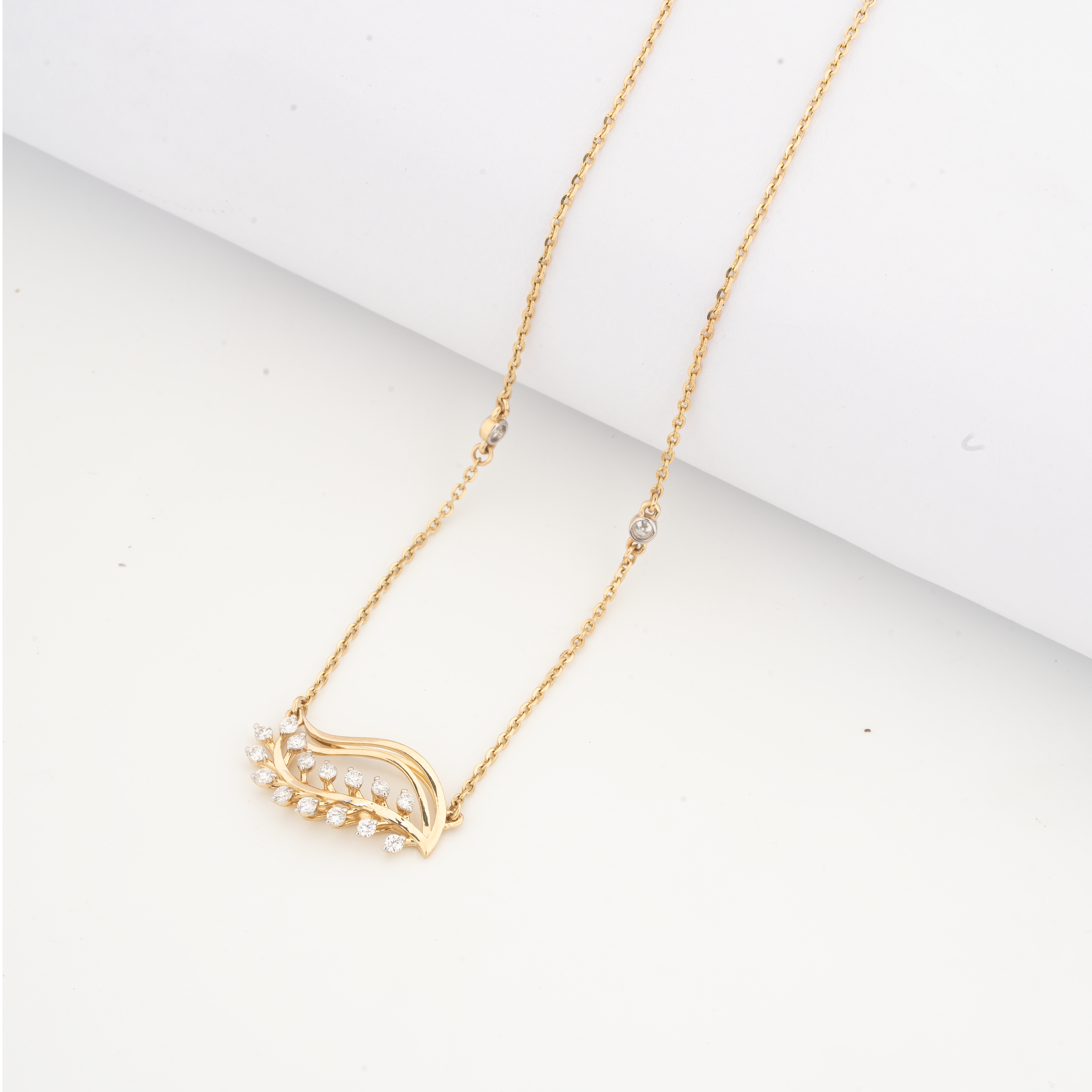 Leaf Design Diamond Pendant Necklace