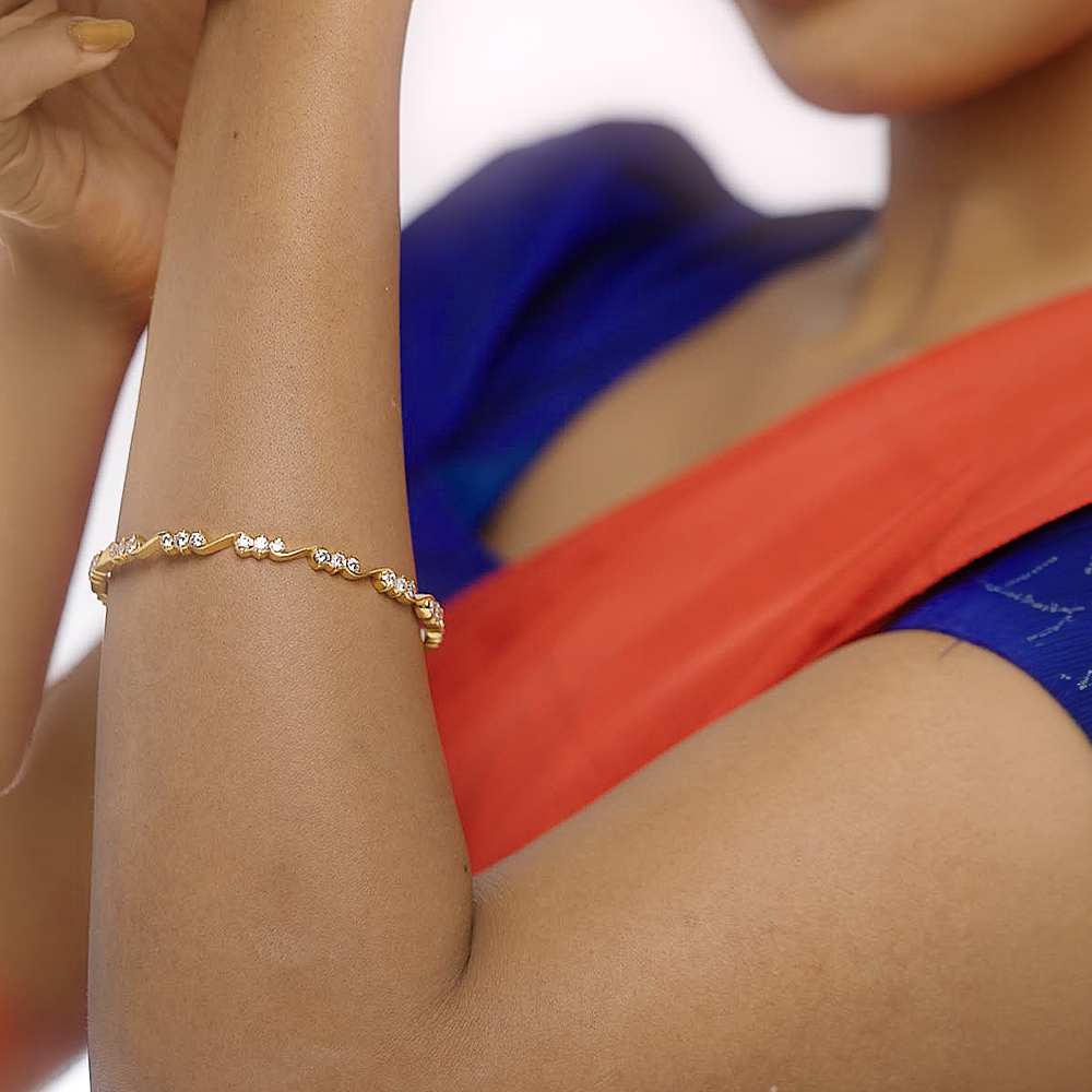 Oviyam Closed Setting Bangle