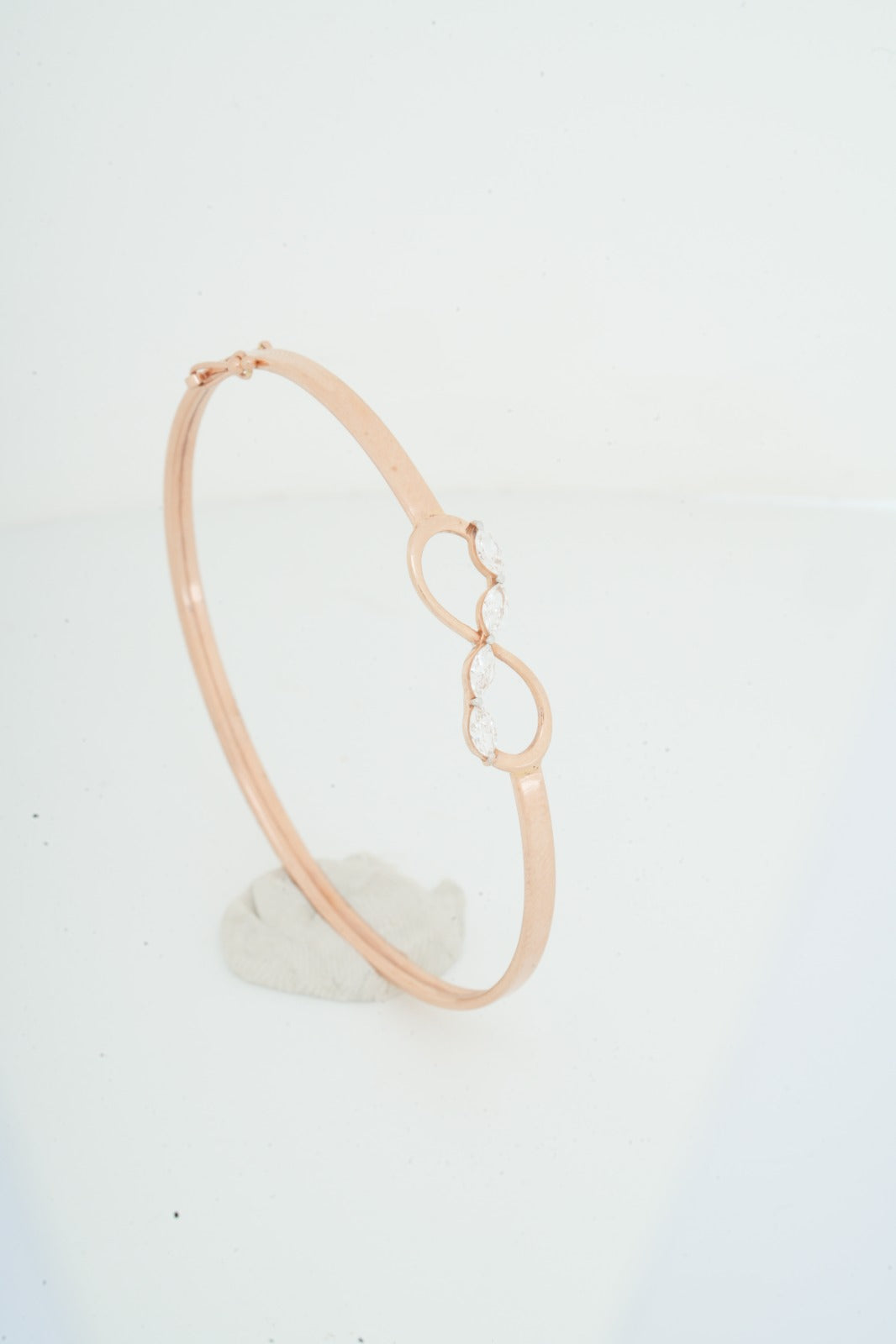 Éterna Loop – Infinity Lab Diamond Bangle