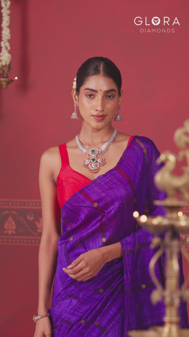 Traditional jewellery in motion