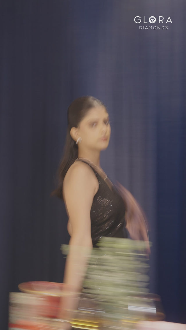 Evening jewellery in motion